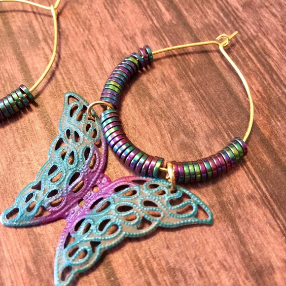 Blue butterfly filigree boho hippie festival handmade beaded hoop earrings - Picture 4 of 10